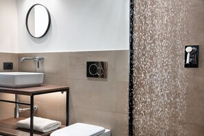 Apartment, 3 Bedrooms | Bathroom | Shower, rainfall showerhead, hair dryer, bidet