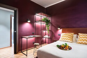 Apartment, 3 Bedrooms | 3 bedrooms, free WiFi, bed sheets