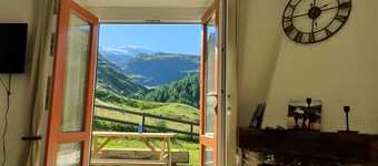 Ski-in-ski-out for 10-12 people 2 apartments