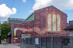 Exterior - Sosuite | 1BR Apt w W/D, Gym, On-Site Restaurant (Philadelphia)