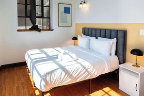 2 Schlafzimmer, Schreibtisch, Bügeleisen/Bügelbrett, Reisekinderbett