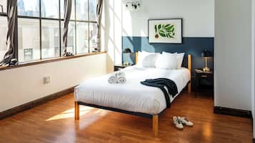 2 Schlafzimmer, Schreibtisch, Bügeleisen/Bügelbrett, Reisekinderbett
