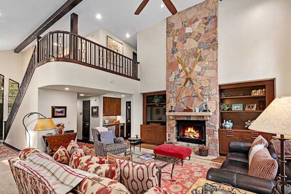 House, 4 Bedrooms | Living room