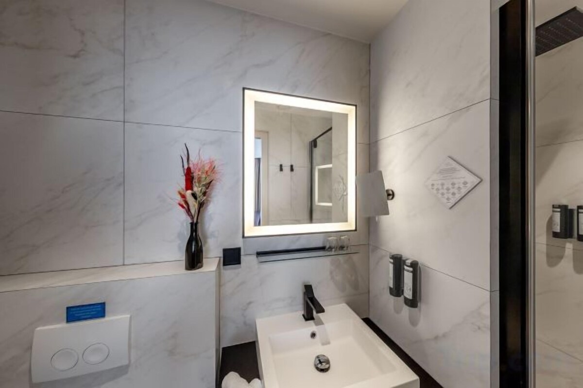 Bathroom | Shower, rainfall showerhead, free toiletries, towels