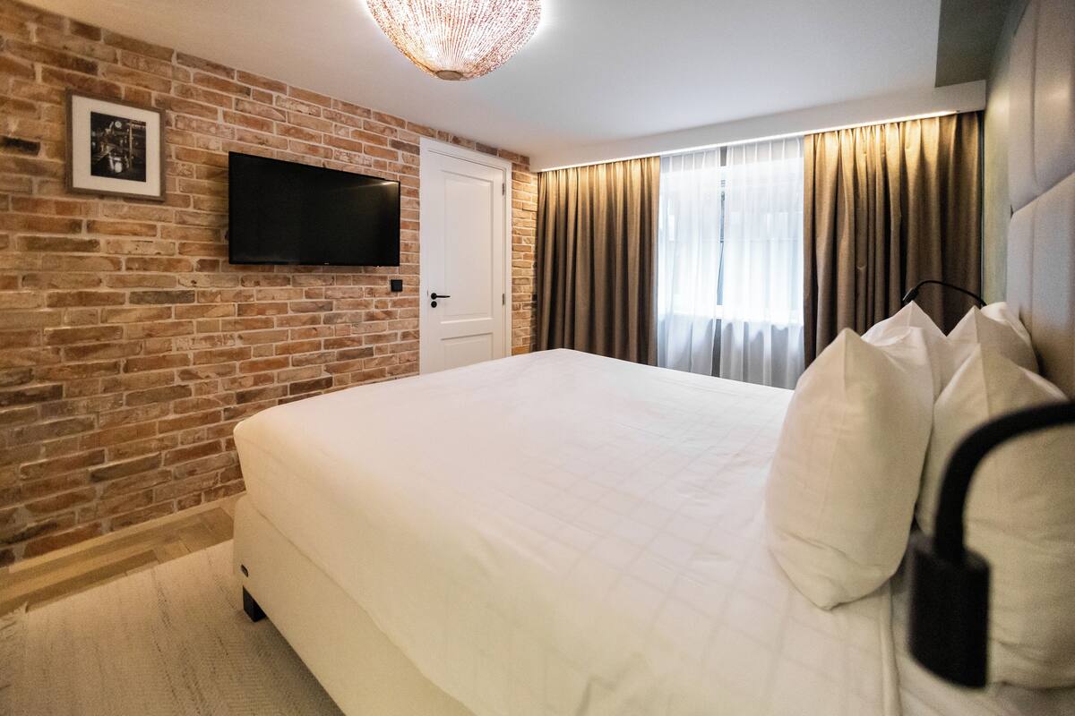 Habitació superior, cuina bàsica | Minibar amb articles gratuïts i caixa forta a l'habitació