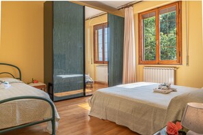 4 bedrooms, in-room safe, iron/ironing board, cots/infant beds