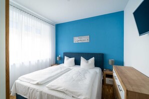 2 bedrooms, travel cot, WiFi, bed sheets