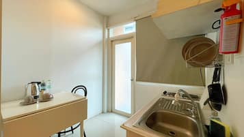 Cozy Studio | In-room safe, desk, blackout drapes, soundproofing