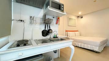 Cozy Studio | In-room safe, desk, blackout curtains, soundproofing