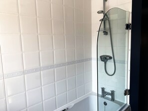 Bathtub, hair dryer, towels