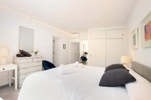 6 bedrooms, iron/ironing board, free WiFi, bed sheets