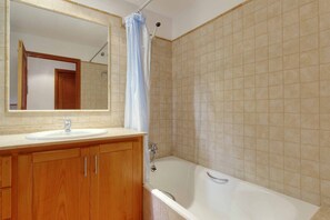 Bathtub, towels - MAGDALENA, traditional villa near the town. (Pollensa)