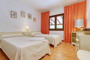 3 bedrooms, in-room safe, iron/ironing board, free internet - MAGDALENA, traditional villa near the town. (Pollensa)