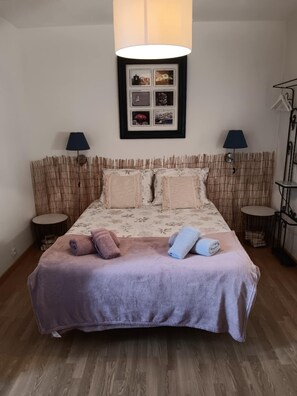 2 bedrooms, desk, iron/ironing board, travel crib