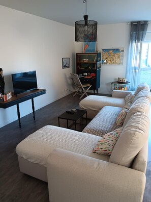 TV, books, stereo, offices
