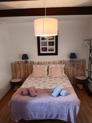 2 bedrooms, desk, iron/ironing board, travel crib