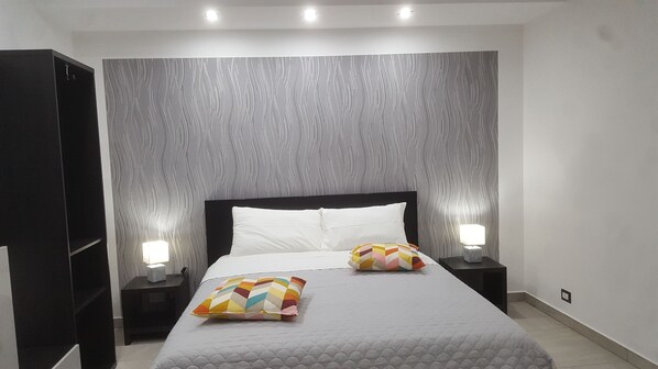 Down duvets, minibar, desk, laptop workspace - Idilliaco Inn (Motta Sant'Anastasia)