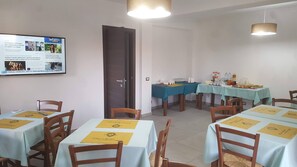 Free daily buffet breakfast - Idilliaco Inn (Motta Sant'Anastasia)