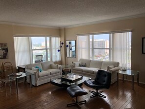 TV - Beachfront Condo Property Available For Rent! (Fort Lauderdale)