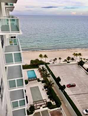 Property grounds - Beachfront Condo Property Available For Rent! (Fort Lauderdale)