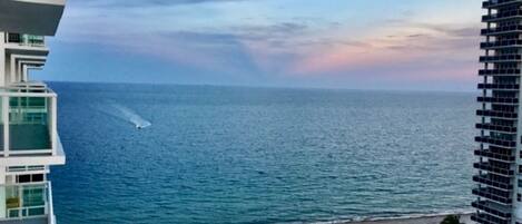 海灘、躺椅、沙灘巾