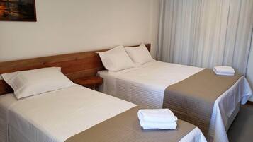 Familienzimmer | Schreibtisch, Verdunkelungsvorhänge, kostenloses WLAN, Bettwäsche