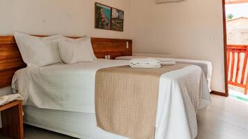 Escrivaninha, cortinas blackout, Wi-Fi de cortesia, roupa de cama