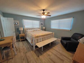 3 bedrooms, WiFi - This is a COZY GROUND LEVEL three bedroom, two bath, beach front house. (St. George Island)