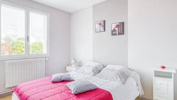 3 bedrooms, iron/ironing board, free WiFi