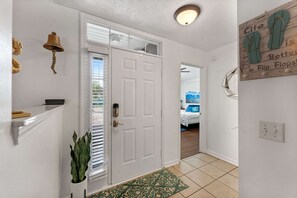 House (Anchors Away (4/2)) | 5 bedrooms, free WiFi