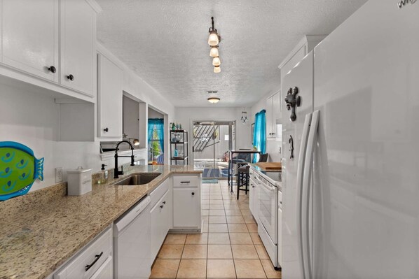 House (Anchors Away (4/2)) | Private kitchen | Fridge, microwave, dishwasher, coffee/tea maker - Anchors Away (Panama City Beach)
