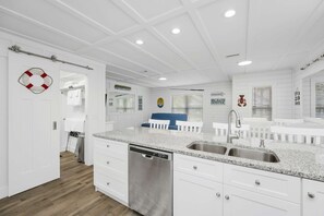 Apartment (Sunset Escapes B (2/1)) | Eigene Küche | Kühlschrank, Mikrowelle, Geschirrspüler