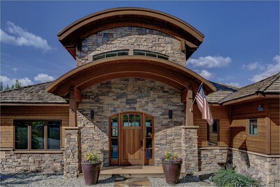 Amazing Mountain Home w/ 360 degree mountain views, hot tub and outdoor deck.  