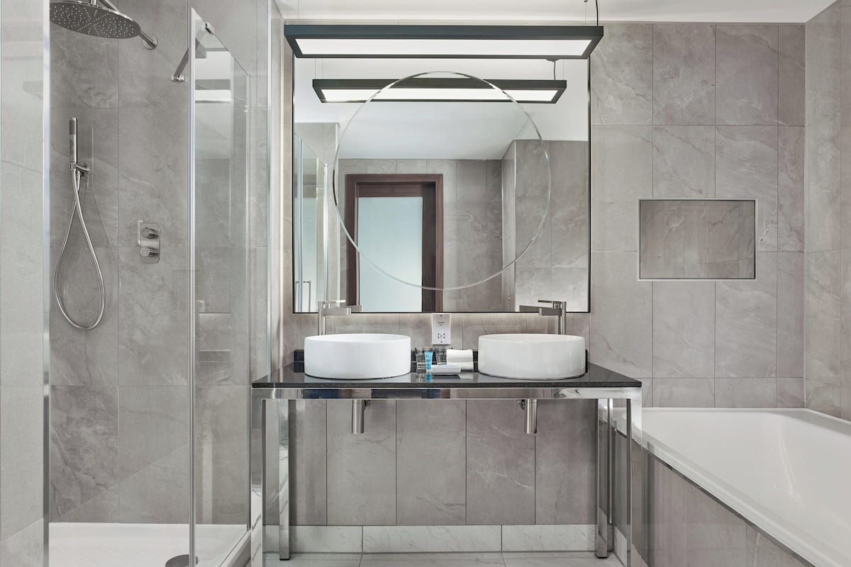 suite, 1 bedroom | bathroom | shower, rainfall showerhead, free toiletries, hair dryer