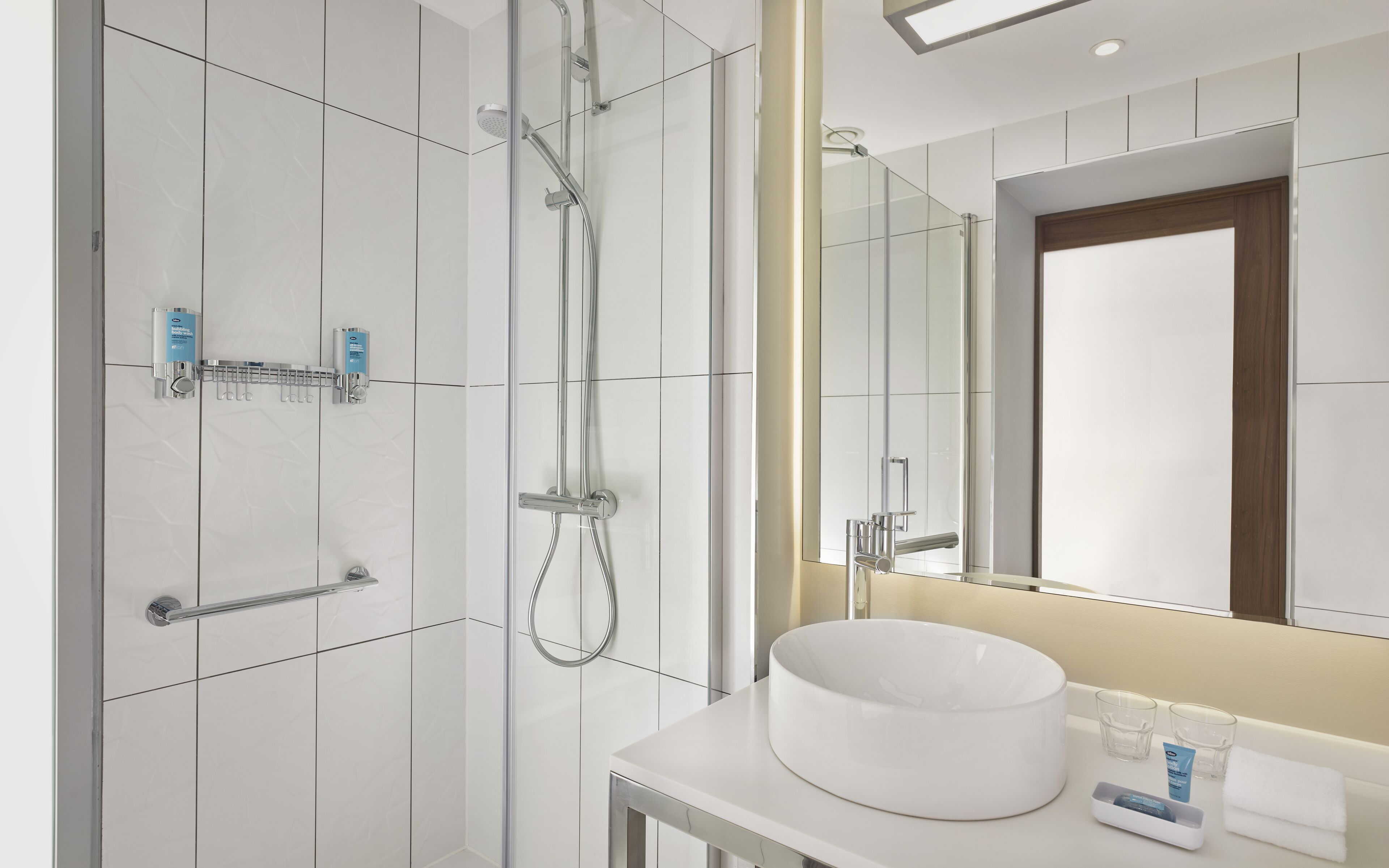 shower, rainfall showerhead, free toiletries, hair dryer