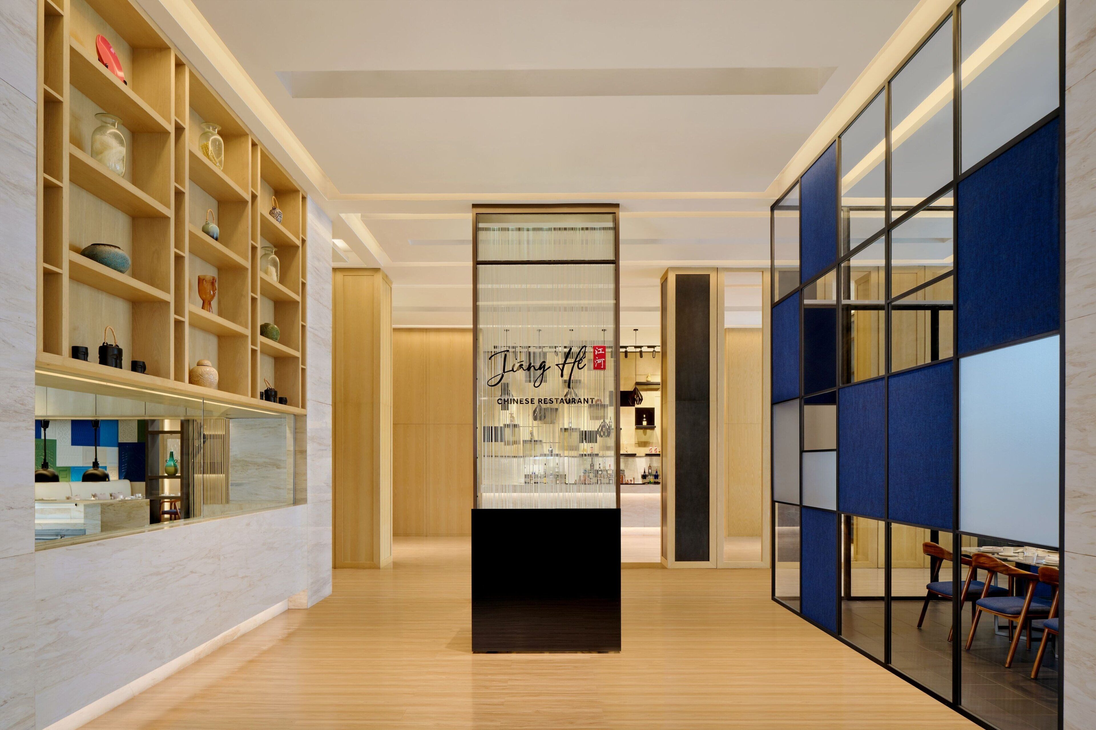 2 restaurants, breakfast, dinner served; international cuisine