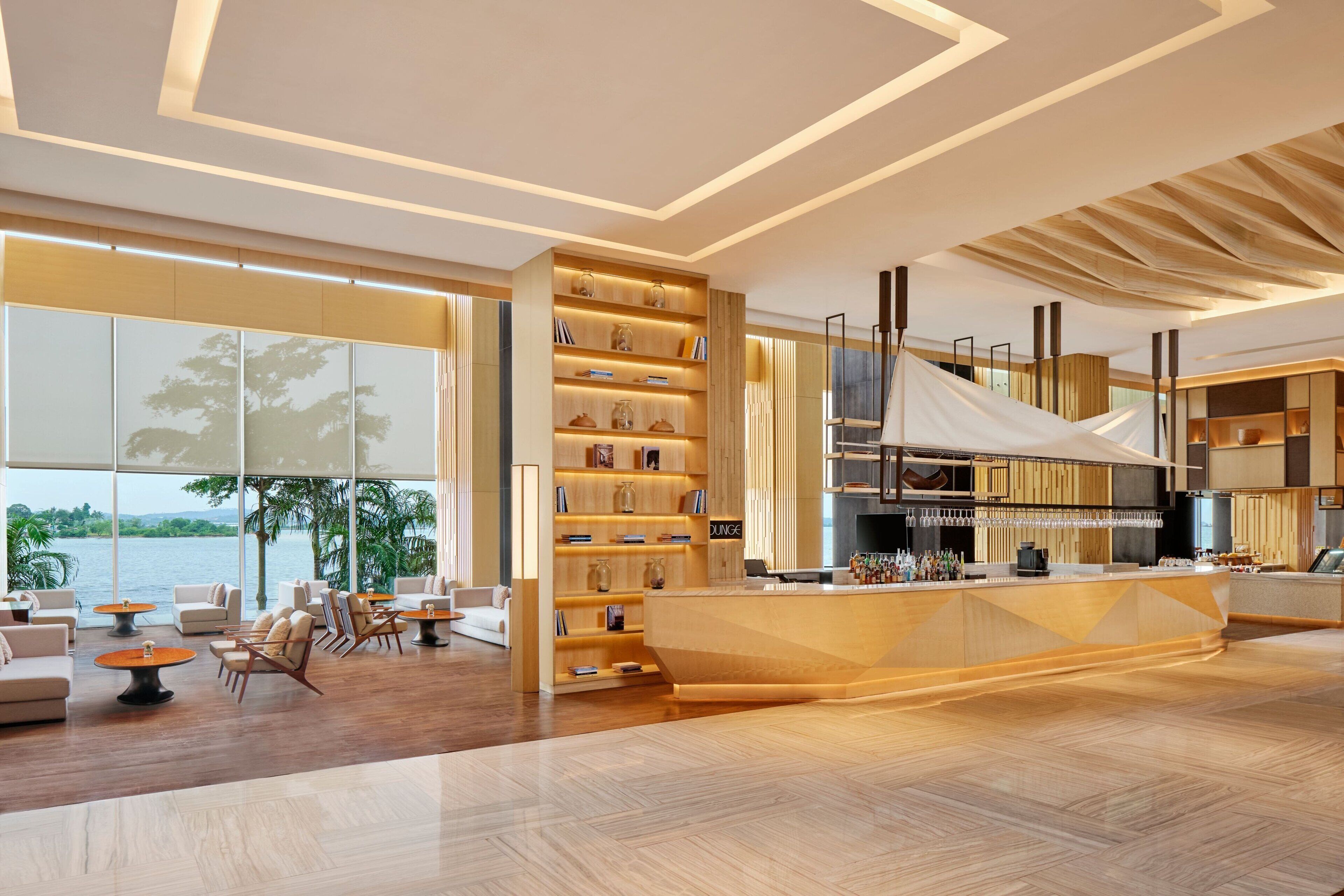 Cocktailbar, utsikt mot havet, åpen hver dag