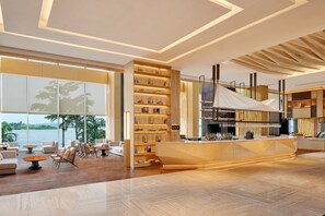 Cocktail bar, ocean views, open daily - Batam Marriott Hotel Harbour Bay (Batam)