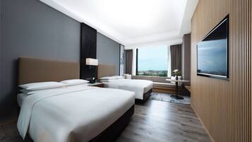 Premium bedding, minibar, in-room safe, desk