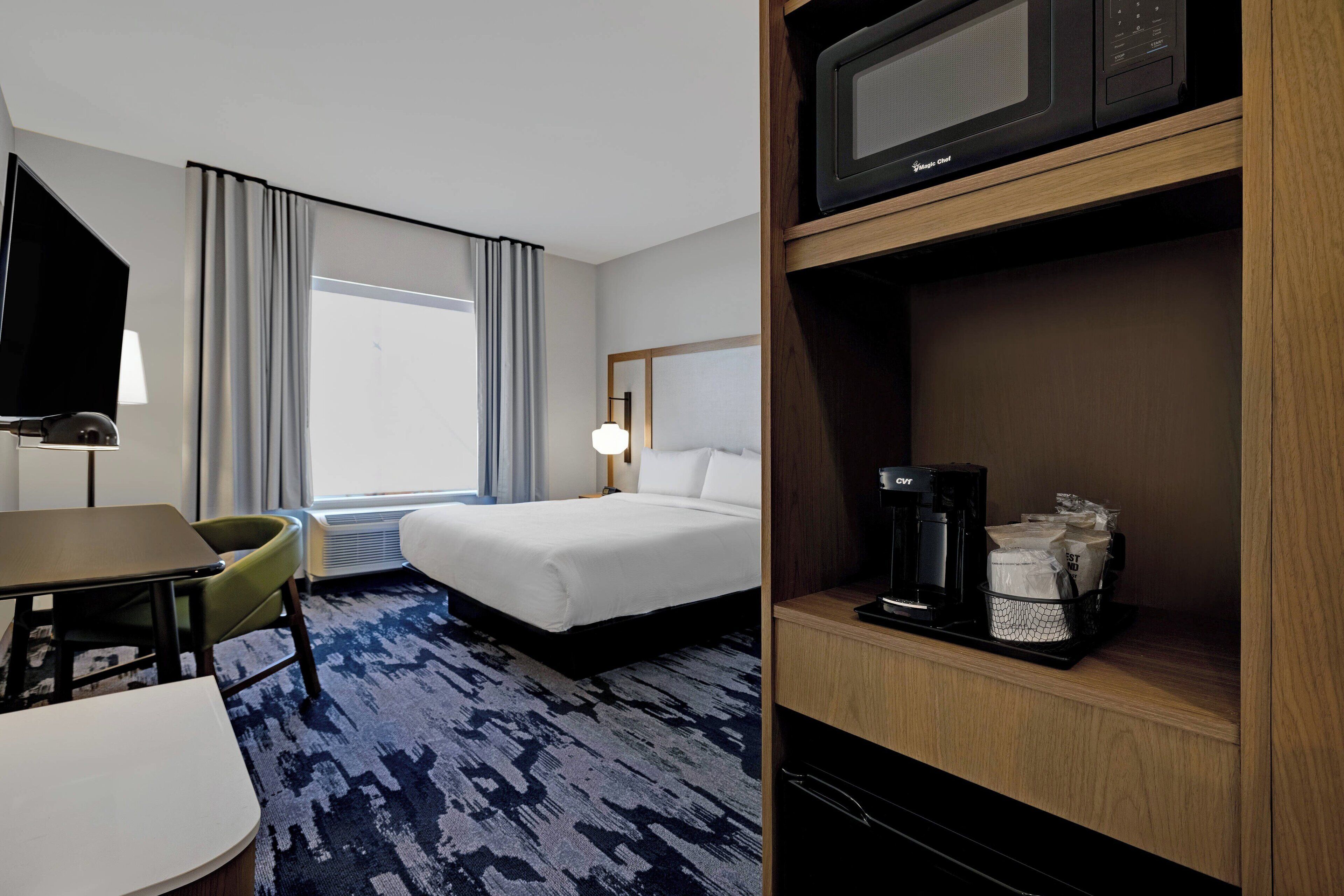 room, 1 king bed | 1 bedroom, desk, iron/ironing board, free wifi