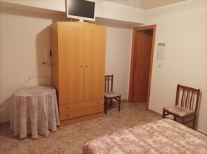 Superior-Dreibettzimmer | Individuell dekoriert, individuell eingerichtet, Schreibtisch