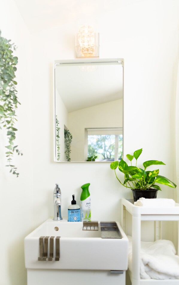 Shower, hair dryer, towels, toilet paper