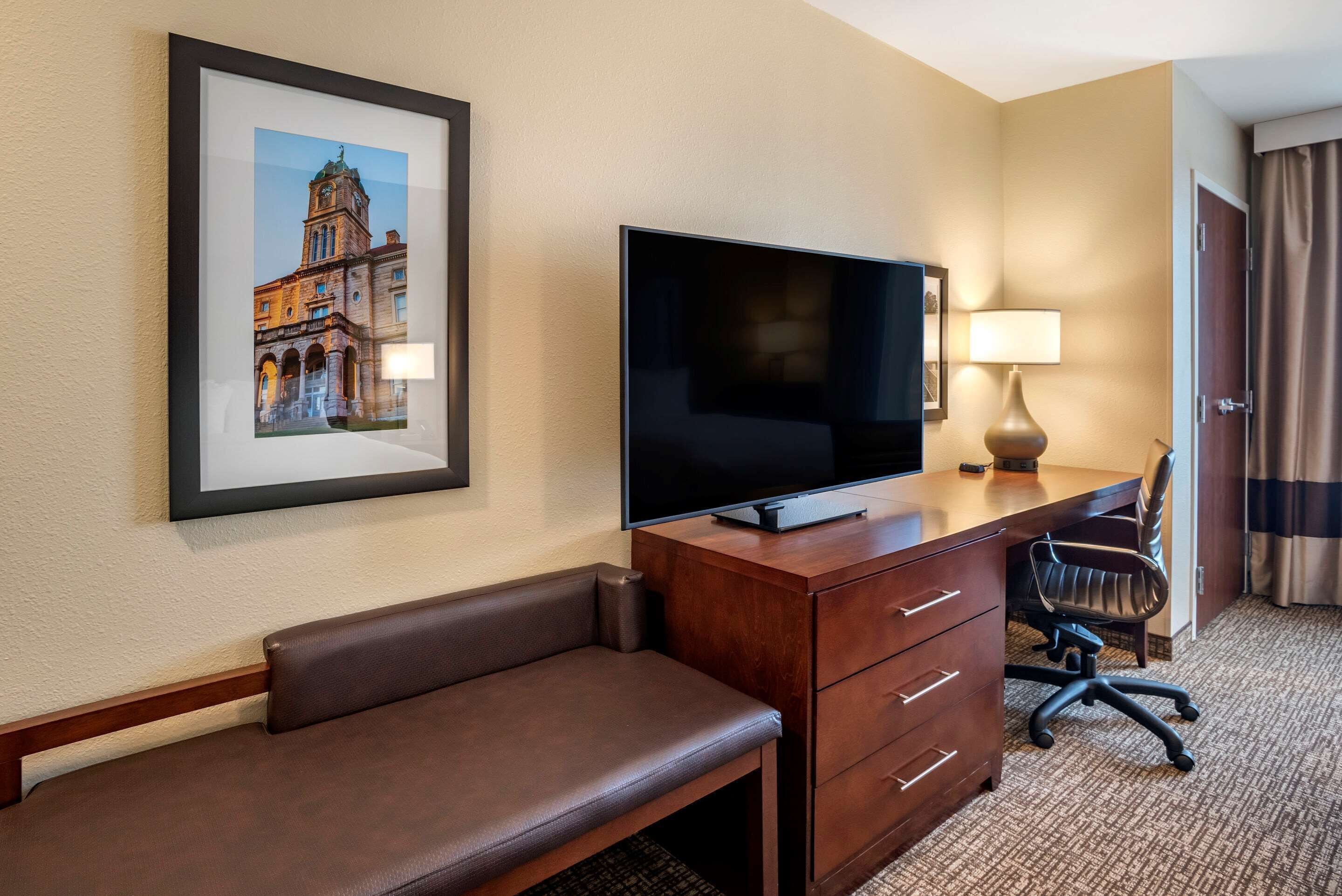 desk, laptop workspace, iron/ironing board, free wifi