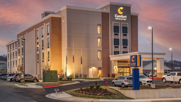A Comfort Inn & Suites hotel with a brick facade, multiple entry points, and a parking lot. - Comfort Inn & Suites Harrisonburg (Harrisonburg)