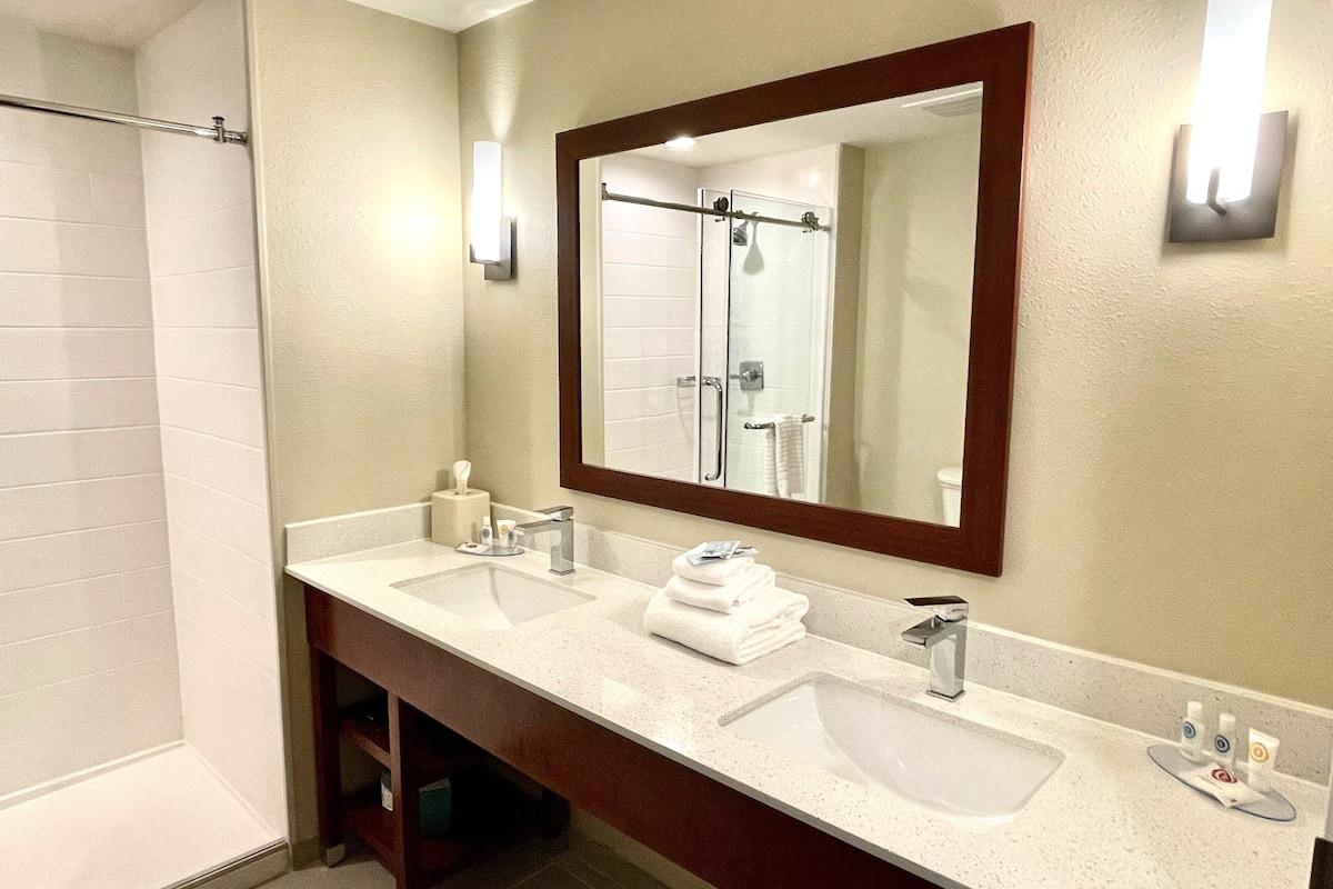 suite, 1 king bed with sofa bed, non smoking | bathroom | free toiletries, hair dryer, towels, soap
