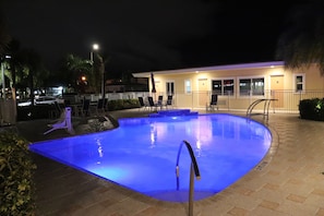 حمّام سباحة خارجي