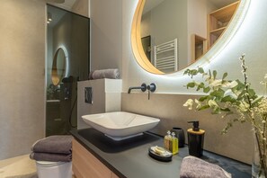 Hair dryer, towels - Spacious 3-Bed Apartment in Salamanca, Madrid (Madrid)
