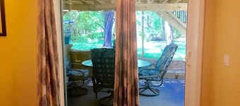 Comfortable Apartment in Northwest Omaha