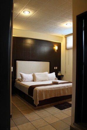 Bàn ủi/dụng cụ ủi quần áo, truy cập Internet không dây miễn phí