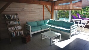 Living area - Separate bedroom with tropical shower (Lamentin)